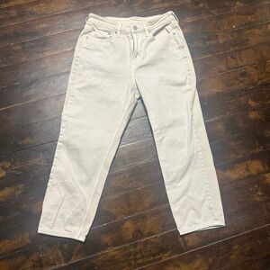 American Eagle cream distressed size 4 short Mom straight jeans